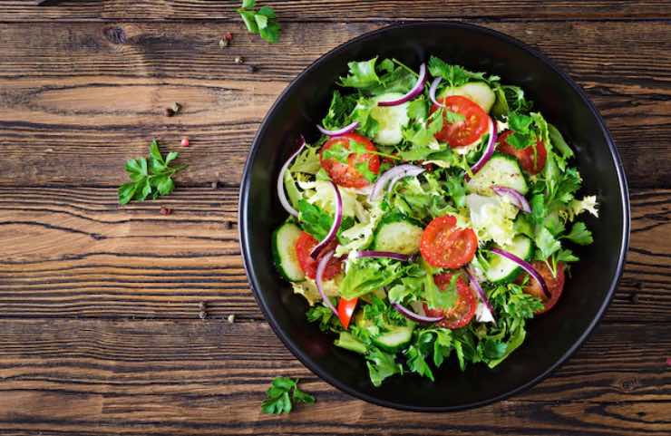 Insalata condita: con questo trucco non dovrai più buttarla