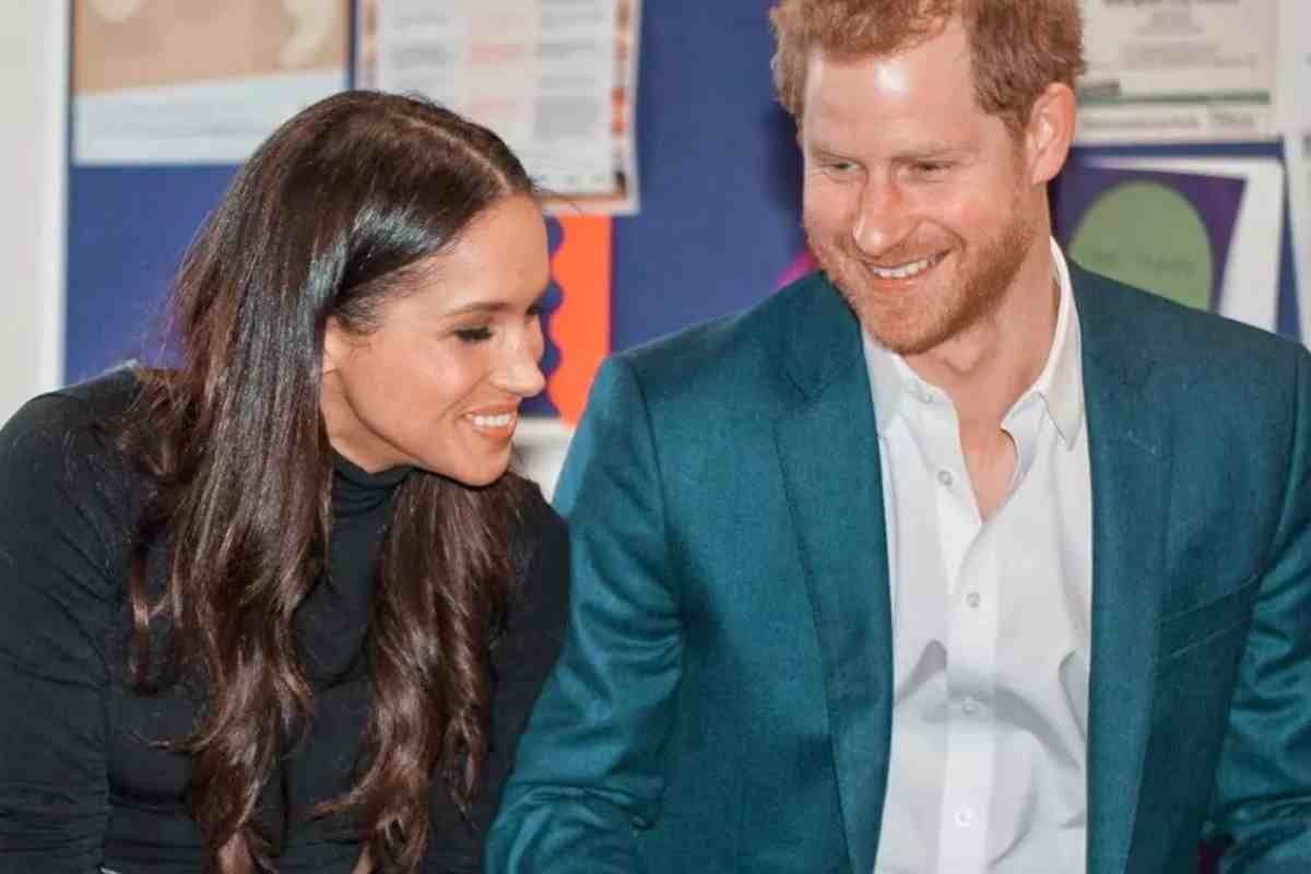 meghan e harry gesto contro coppia